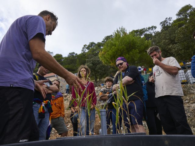 Issa Octoberschool2025 Day2 22.10.2025 Vis Croatia Mb1 2021 Photo Metodblejec