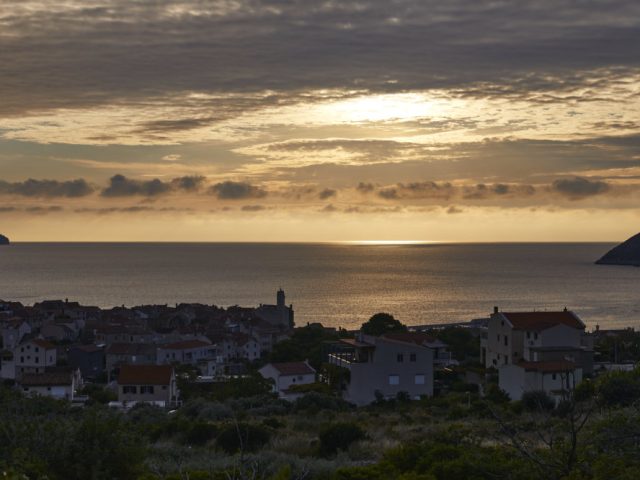 Issa Octoberschool2025 Day2 22.10.2025 Vis Croatia Mb1 2285 Photo Metodblejec